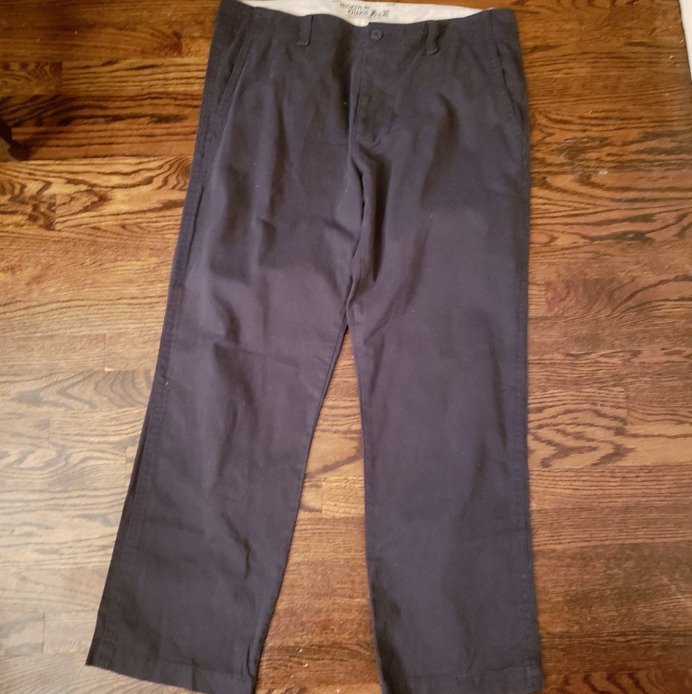 Old navy 36x32 khaki pants